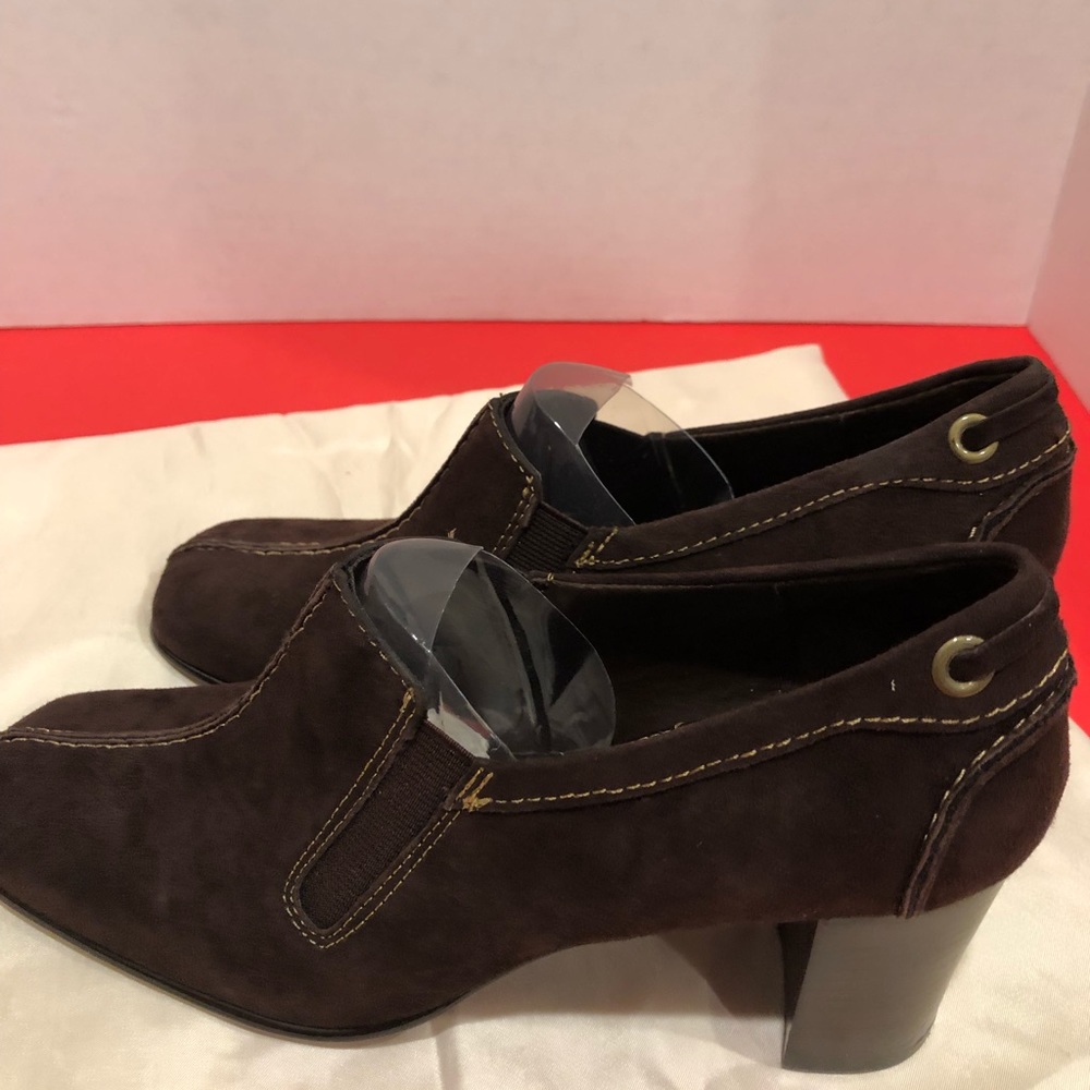 New Liz Claiborne Anandale Brown Suede Pumps - Picture 3 of 7